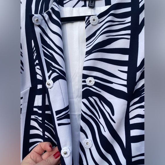 Dennis by Dennis Basso Zebra Print Long Sleeve Tunic Dress - Picture 5 of 12
